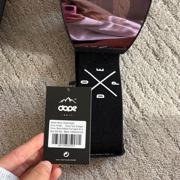 DOPE VR Goggles with Reflective Pink Lens and Black Case - Picture 3 of 4